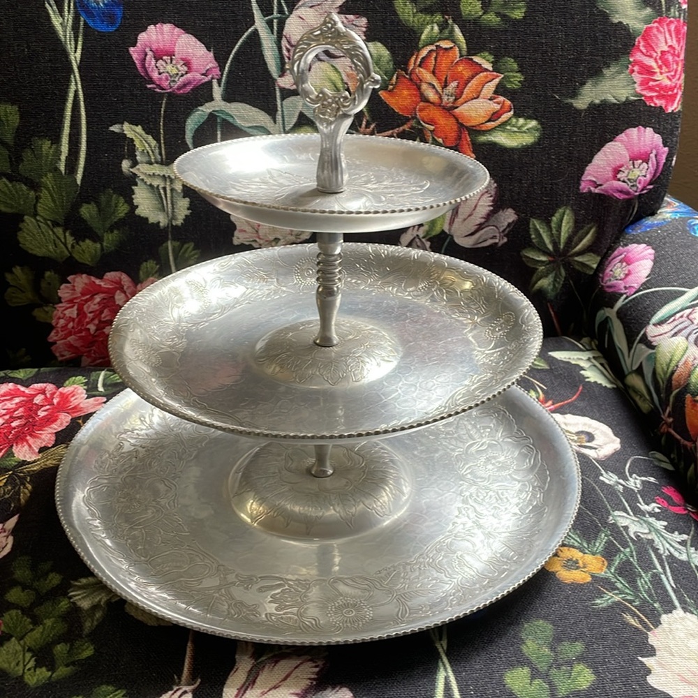 Wilson aluminum three tier tray/ flower designed/great quality
